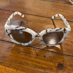 Quay Australia sunglasses marble print black lens